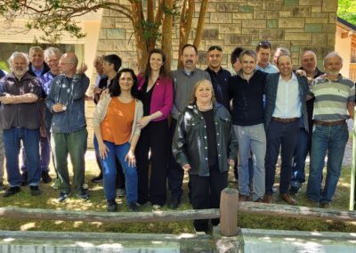 29/11/2024 Evento IB95: los egresados IB95 presentes compartieron un encuentro con compañeros de promociones anteriores, compañeros de doctorado, bibliotecaria y docentes.