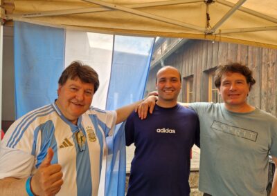 Aldo R. Boccaccini (IB83, Ing. Nuclear), Alberto Villagrán (IB12, Física) y Christian Damiani (IB93 Física), en Erlangen (Baviera), 13 Julio 2025