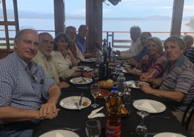 Cena AEIB 2025. En sentido horario: Luis Rovere, Marcelo Ruival, Liliana Limardo, Juan Pablo Ordoñez, Tulio Calderón, Jorge Simonin, Jorge Rivero, Monica Sbaffoni y Daniel Neuman.