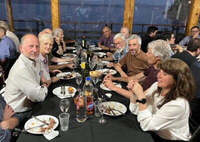 Cena AEIB 2025. En sentido horario: Agustín Fernández Righi, Ingo Allekotte, Karen Hallberg, Marcelo Kuperman, Marcos Sade, María Teresa Causa, Carlos Alberto Ramos, Francisco Lovey, Javier Luzuriaga, Alejandro Fainstein, Gerardo Aldazabal y Sonia Cotes.