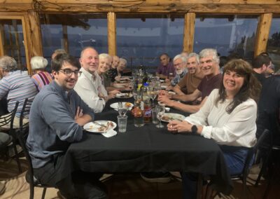 Cena AEIB 2025. En sentido horario: Agustín Fernández Righi, Ingo Allekotte, Karen Hallberg, Marcelo Kuperman, Marcos Sade, María Teresa Causa, Carlos Alberto Ramos, Francisco Lovey, Javier Luzuriaga, Alejandro Fainstein, Gerardo Aldazabal y Sonia Cotes.