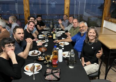 Cena AEIB 2025. En sentido horario: Esmeralda Cáceres, Rodrigo Mayer,  Edgar Altszyler , Dante Mangiarotti, Martina Serrano, German Serrano, Ruben Sosa, Nelson Pachao, Juan Marmo, Sergio Paredes y Paula Decorte.